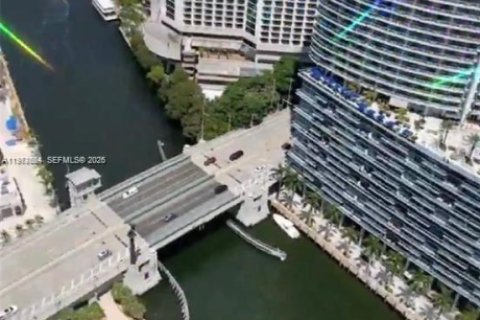 Condominio en venta en Miami, Florida, 50.72 m2 № 2032848 - foto 12