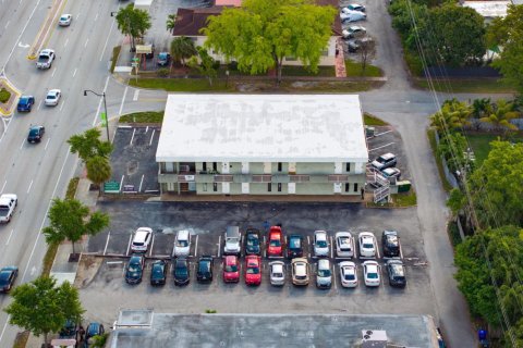 Commercial property in Hollywood, Florida № 2174229 - photo 9