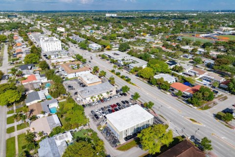 Commercial property in Hollywood, Florida № 2174229 - photo 17