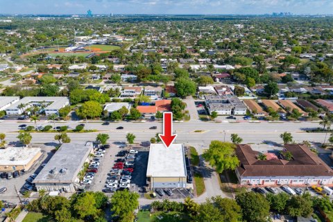Commercial property in Hollywood, Florida № 2174229 - photo 19