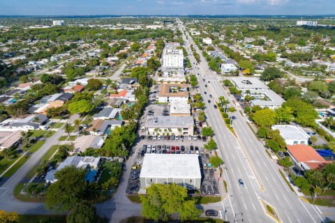 Commercial property in Hollywood, Florida № 2174229 - photo 15