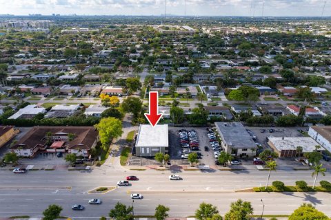 Commercial property in Hollywood, Florida № 2174229 - photo 14