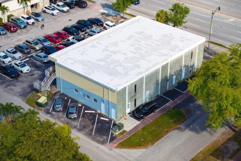 Commercial property in Hollywood, Florida № 2174229 - photo 6