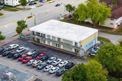 Commercial property in Hollywood, Florida № 2174229 - photo 8
