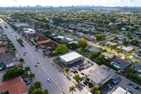 Commercial property in Hollywood, Florida № 2174229 - photo 11