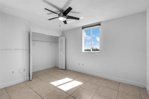 Condominio en venta en Miami, Florida, 2 dormitorios, 81.94 m2 № 2032034 - foto 12