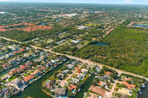 House in Palm Beach Gardens, Florida 4 bedrooms, 215.81 sq.m. № 2171831 - photo 11