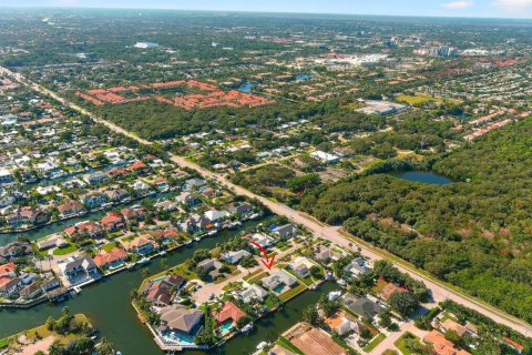House in Palm Beach Gardens, Florida 4 bedrooms, 215.81 sq.m. № 2171831 - photo 9