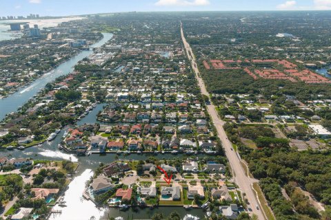 House in Palm Beach Gardens, Florida 4 bedrooms, 215.81 sq.m. № 2171831 - photo 7