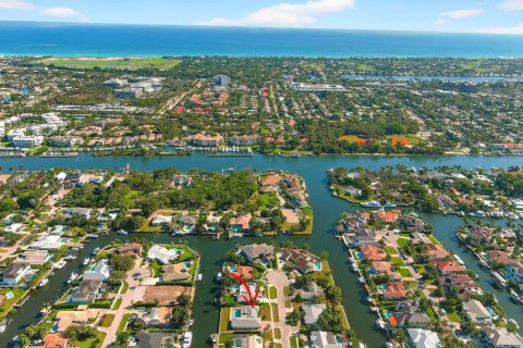 House in Palm Beach Gardens, Florida 4 bedrooms, 215.81 sq.m. № 2171831 - photo 5