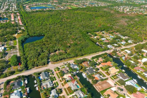 House in Palm Beach Gardens, Florida 4 bedrooms, 215.81 sq.m. № 2171831 - photo 12