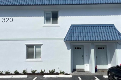 Townhouse in North Palm Beach, Florida 3 bedrooms, 162.02 sq.m. № 1102148 - photo 1