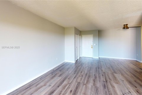 Снять в аренду квартиру в Майами, Флорида 2 спальни, 81.48м2, № 1947185 - фото 14