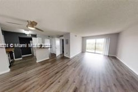 Снять в аренду квартиру в Майами, Флорида 2 спальни, 81.48м2, № 1947185 - фото 10