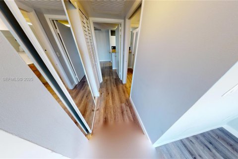 Снять в аренду квартиру в Майами, Флорида 2 спальни, 81.48м2, № 1947185 - фото 15