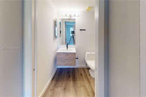 Снять в аренду квартиру в Майами, Флорида 2 спальни, 81.48м2, № 1947185 - фото 19