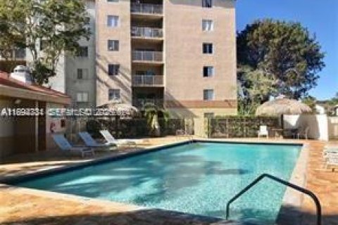 Снять в аренду квартиру в Майами, Флорида 2 спальни, 81.48м2, № 1947185 - фото 22