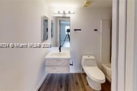 Снять в аренду квартиру в Майами, Флорида 2 спальни, 81.48м2, № 1947185 - фото 8