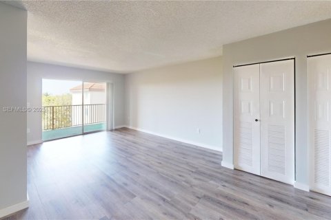 Снять в аренду квартиру в Майами, Флорида 2 спальни, 81.48м2, № 1947185 - фото 18