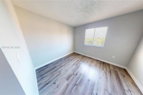 Снять в аренду квартиру в Майами, Флорида 2 спальни, 81.48м2, № 1947185 - фото 21