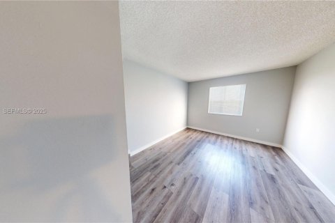 Снять в аренду квартиру в Майами, Флорида 2 спальни, 81.48м2, № 1947185 - фото 20