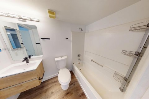 Снять в аренду квартиру в Майами, Флорида 2 спальни, 81.48м2, № 1947185 - фото 17