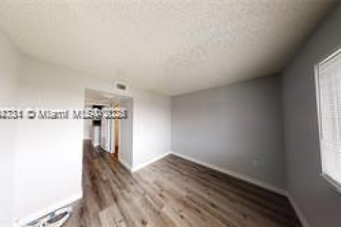 Снять в аренду квартиру в Майами, Флорида 2 спальни, 81.48м2, № 1947185 - фото 12