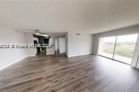 Снять в аренду квартиру в Майами, Флорида 2 спальни, 81.48м2, № 1947185 - фото 6