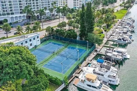 Condominio en venta en Miami Beach, Florida, 2 dormitorios, 91.04 m2 № 1939493 - foto 21