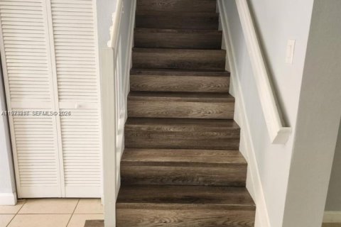 Townhouse in Miami, Florida 4 bedrooms, 214.79 sq.m. № 2033264 - photo 8