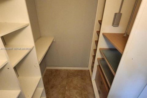 Townhouse in Miami, Florida 4 bedrooms, 214.79 sq.m. № 2033264 - photo 15