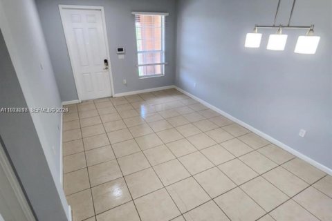 Townhouse in Miami, Florida 4 bedrooms, 214.79 sq.m. № 2033264 - photo 5