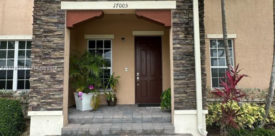 Townhouse in Miami, Florida 4 bedrooms, 214.79 sq.m. № 2033264