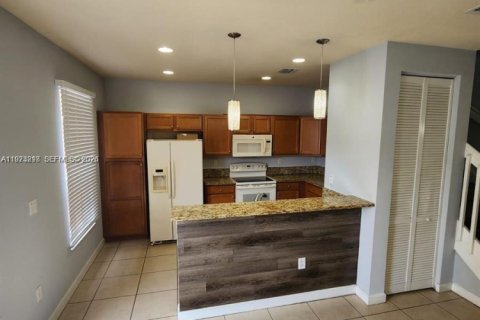 Townhouse in Miami, Florida 4 bedrooms, 214.79 sq.m. № 2033264 - photo 3