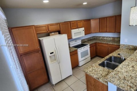 Townhouse in Miami, Florida 4 bedrooms, 214.79 sq.m. № 2033264 - photo 4