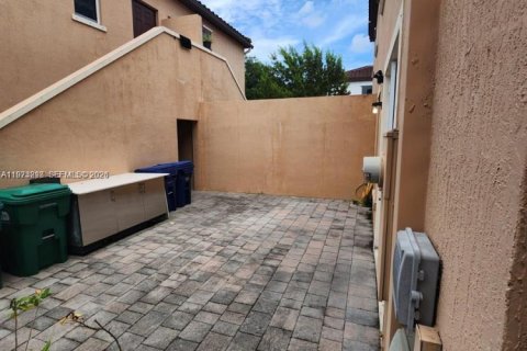 Townhouse in Miami, Florida 4 bedrooms, 214.79 sq.m. № 2033264 - photo 19