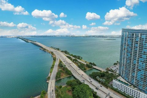 Condo à Miami, Floride, 2 chambres  № 2348734