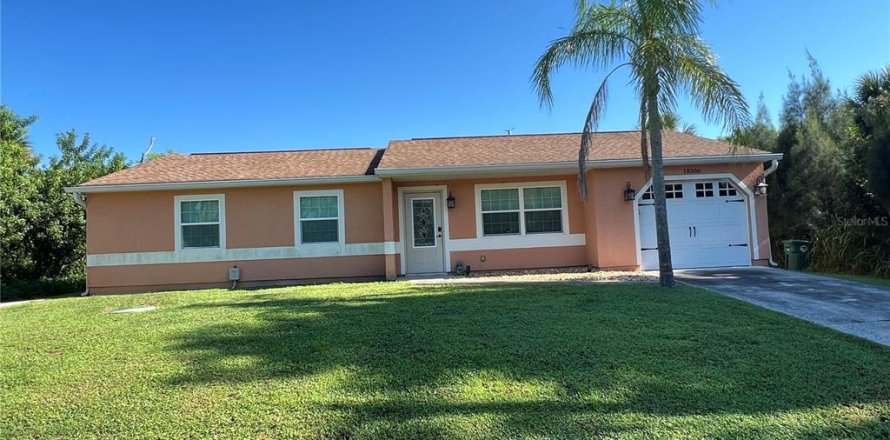 House in Port Charlotte, Florida 3 bedrooms, 118.73 sq.m. № 1901191