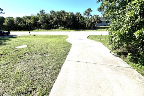 House in Port Charlotte, Florida 3 bedrooms, 118.73 sq.m. № 1901191 - photo 27