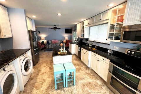 House in Port Charlotte, Florida 3 bedrooms, 118.73 sq.m. № 1901191 - photo 11