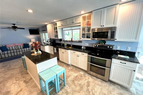 House in Port Charlotte, Florida 3 bedrooms, 118.73 sq.m. № 1901191 - photo 12