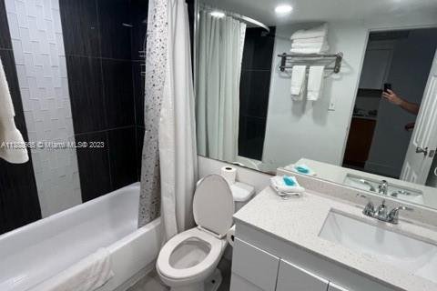 Condo in Sunny Isles Beach, Florida  № 2035313 - photo 9