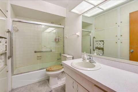 Купить виллу или дом в Сарасота, Флорида 9 комнат, 176.33м2, № 1913731 - фото 18