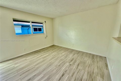 Снять в аренду квартиру в Холливуд, Флорида 1 спальня, 58.53м2, № 1948774 - фото 14