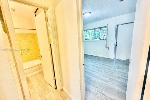 Снять в аренду квартиру в Холливуд, Флорида 1 спальня, 58.53м2, № 1948774 - фото 17