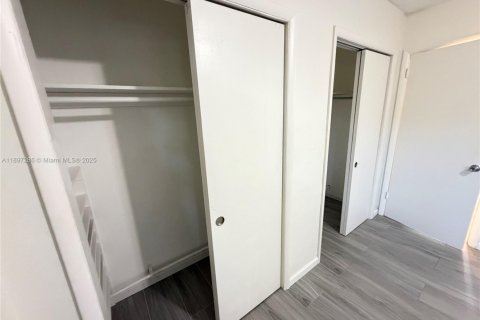 Снять в аренду квартиру в Холливуд, Флорида 1 спальня, 58.53м2, № 1948774 - фото 5