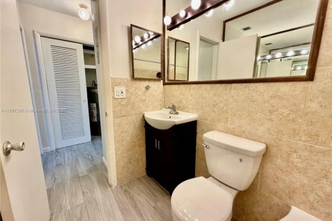 Снять в аренду квартиру в Холливуд, Флорида 1 спальня, 58.53м2, № 1948774 - фото 2