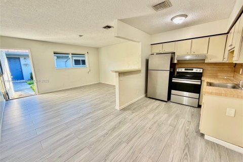 Снять в аренду квартиру в Холливуд, Флорида 1 спальня, 58.53м2, № 1948774 - фото 13