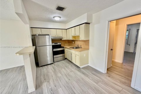 Снять в аренду квартиру в Холливуд, Флорида 1 спальня, 58.53м2, № 1948774 - фото 12