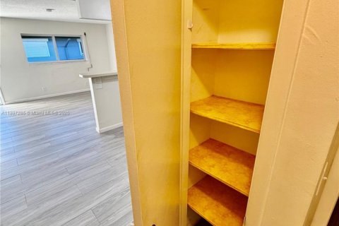 Снять в аренду квартиру в Холливуд, Флорида 1 спальня, 58.53м2, № 1948774 - фото 7